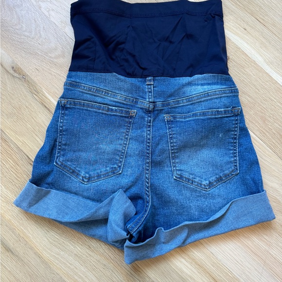 Pinkblush Maternity • Elastic Belly Band Cuffed Denim Shorts • Size 27 - Picture 3 of 5